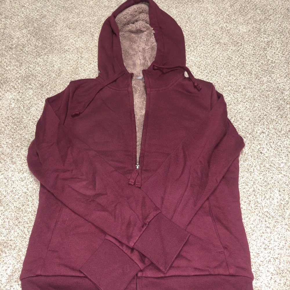 Uniqlo maroon hooded sweater